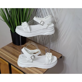Sandale cu aplicatii Lara G-8432 alb