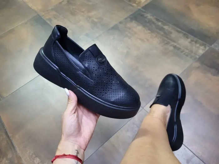 Pantofi perforați Gina 567-1 negru